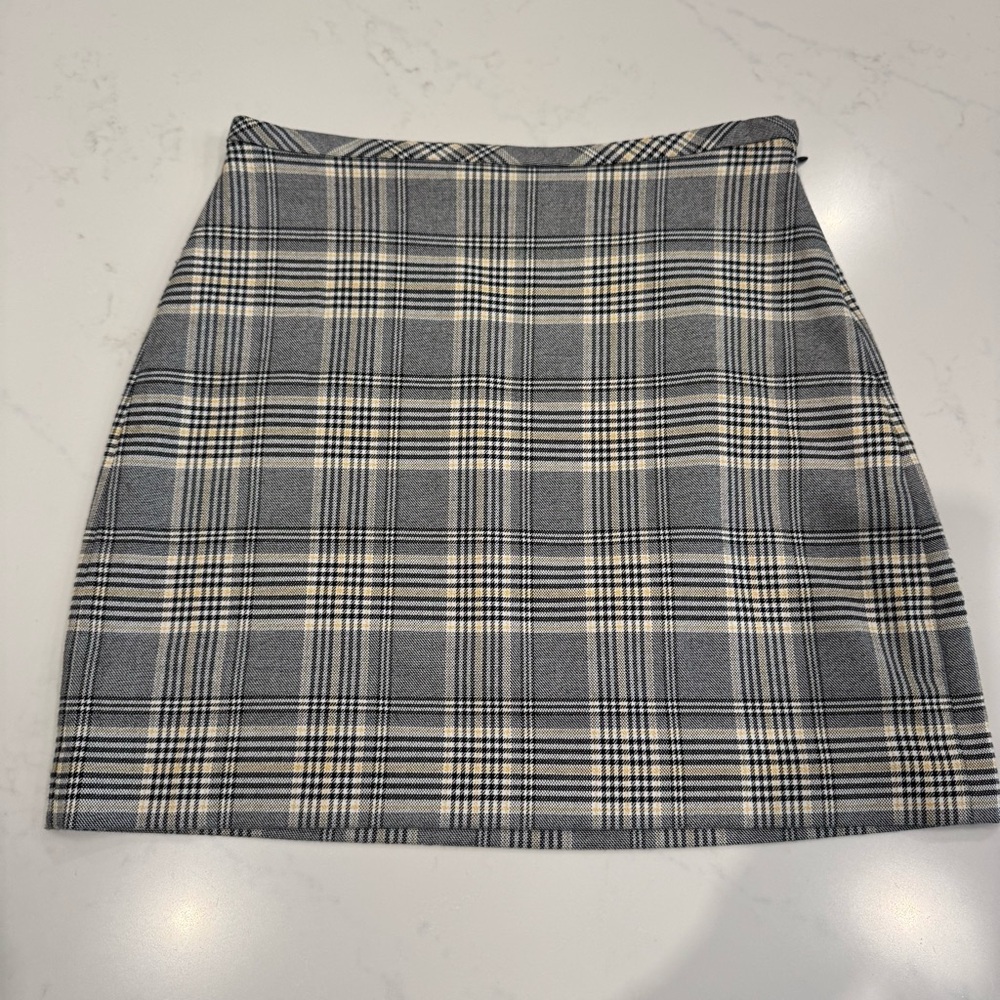 BR : Plaid Lined Miniskirt : size 2 (more like a size 4)